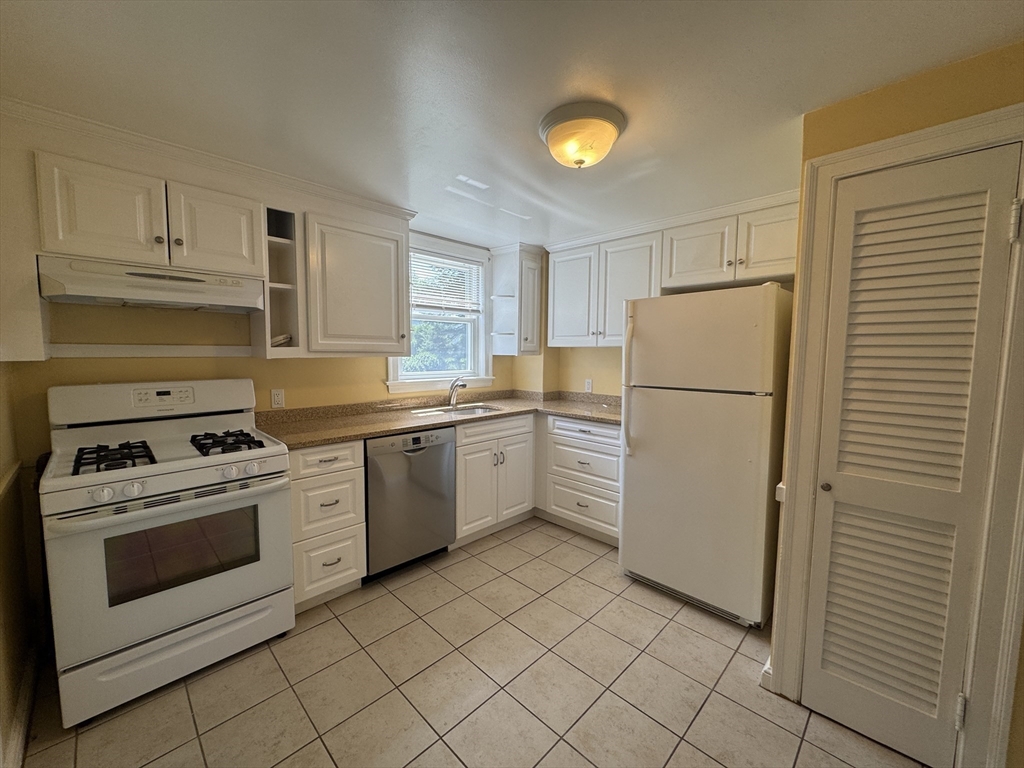 2 bed, 1 bath apartment for rent at 15 Hatfield Rd Unit 15, West Newton — photo 5 of 11