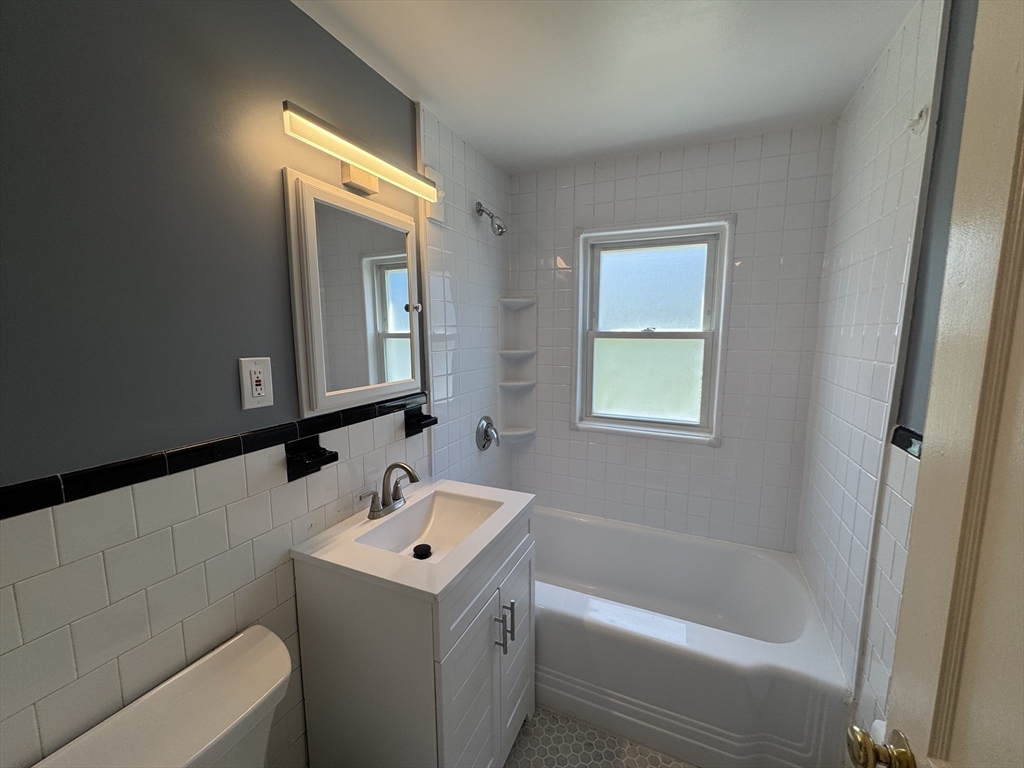 2 bed, 1 bath apartment for rent at 15 Hatfield Rd Unit 15, West Newton — photo 7 of 11