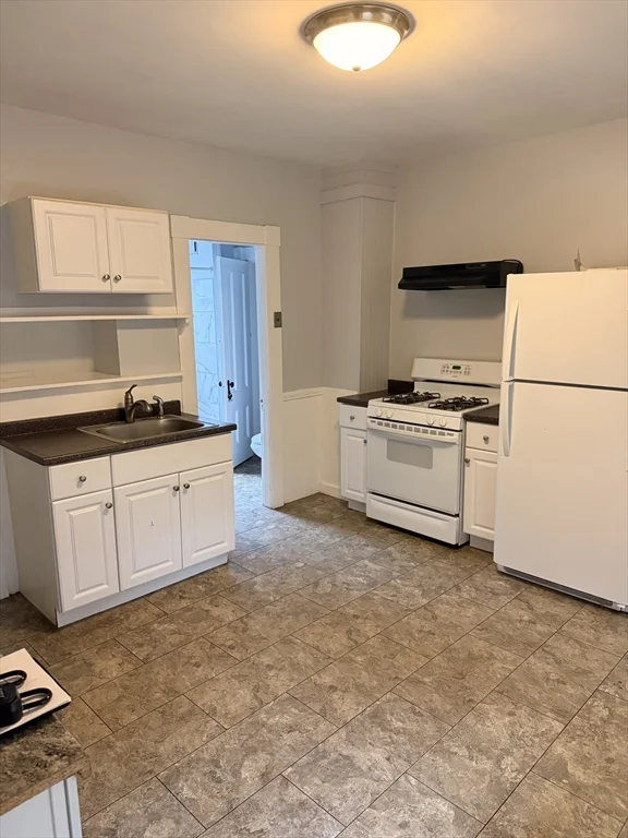 3 bed, 1 bath apartment for rent at 15 Hayden St Unit 1, Marlborough — photo 11 of 19