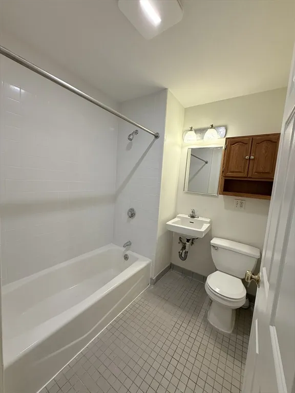 2 bed, 1 bath apartment for rent at 15 Hemenway St Unit 1, Fenway — photo 3 of 14