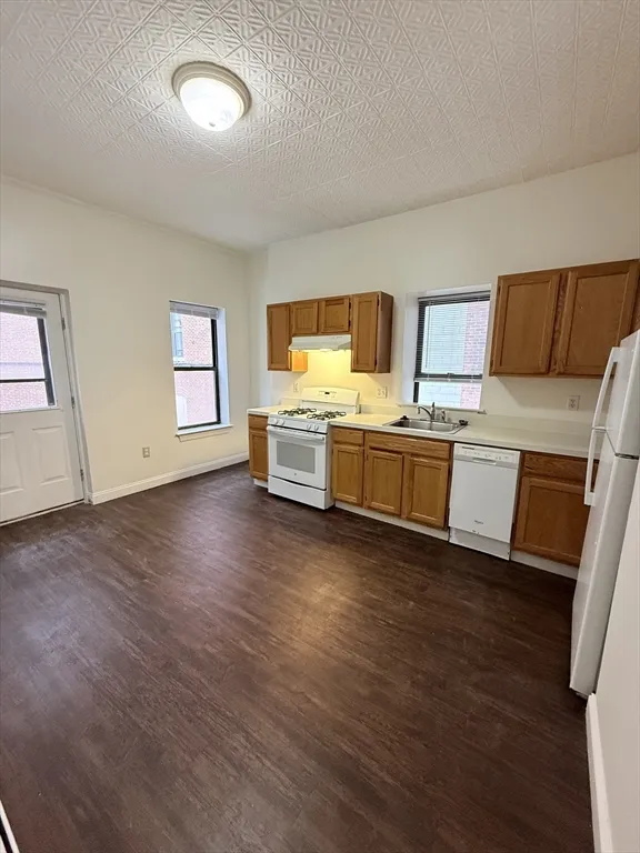 2 bed, 1 bath apartment for rent at 15 Hemenway St Unit 1, Fenway — photo 2 of 14