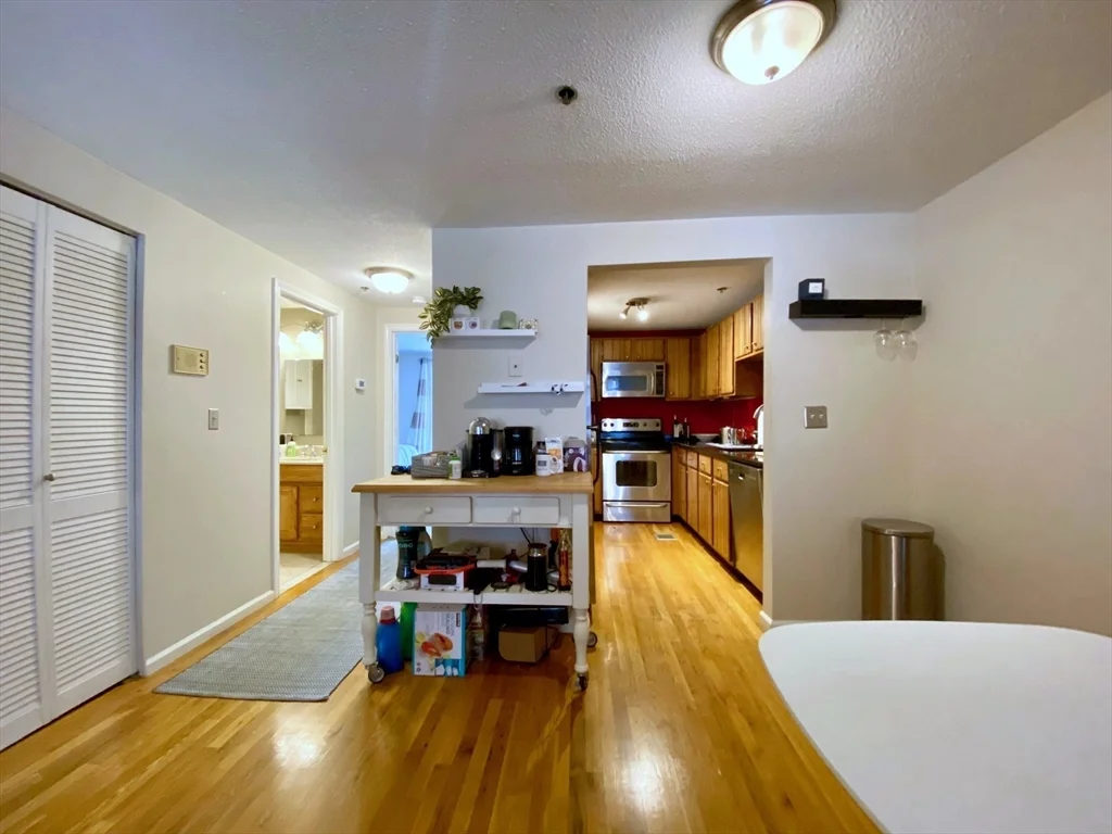 1 bed, 1 bath apartment for rent at 15 Henley Unit B, Charlestown — photo 4 of 7
