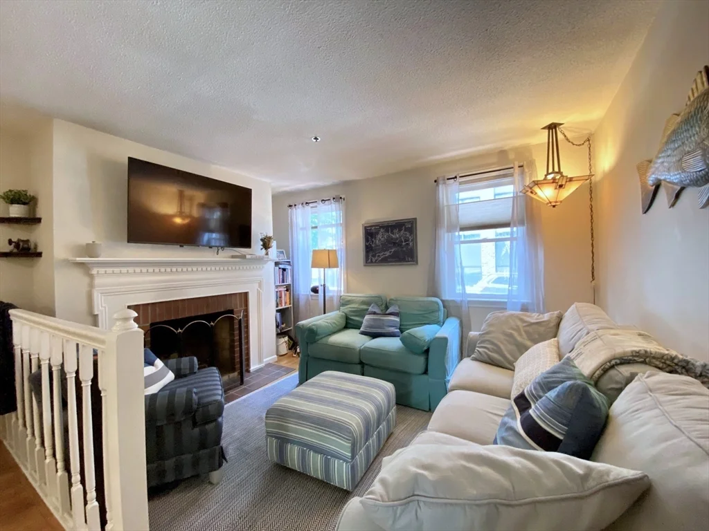 1 bed, 1 bath apartment for rent at 15 Henley Unit B, Charlestown — photo 1 of 7