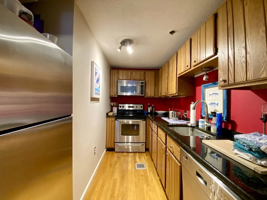 1 bed, 1 bath apartment for rent at 15 Henley Unit B, Charlestown — photo 3 of 7