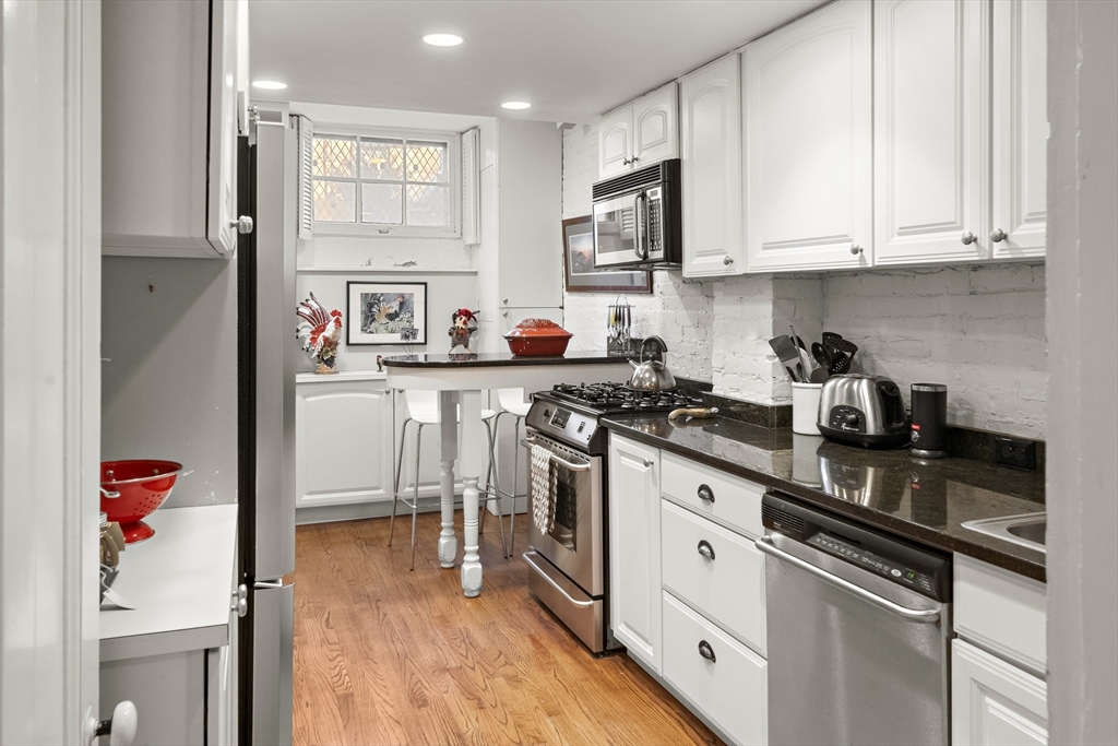 2 bed, 2 bath apartment for rent at 15 Hereford St Unit 1, Back Bay — photo 10 of 18