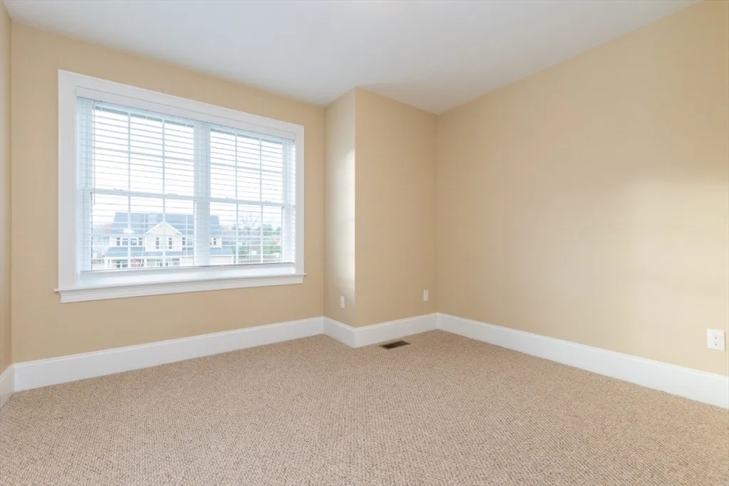 4 bed, 2 bath apartment for rent at 15 Hialeah Ln, Framingham — photo 37 of 42