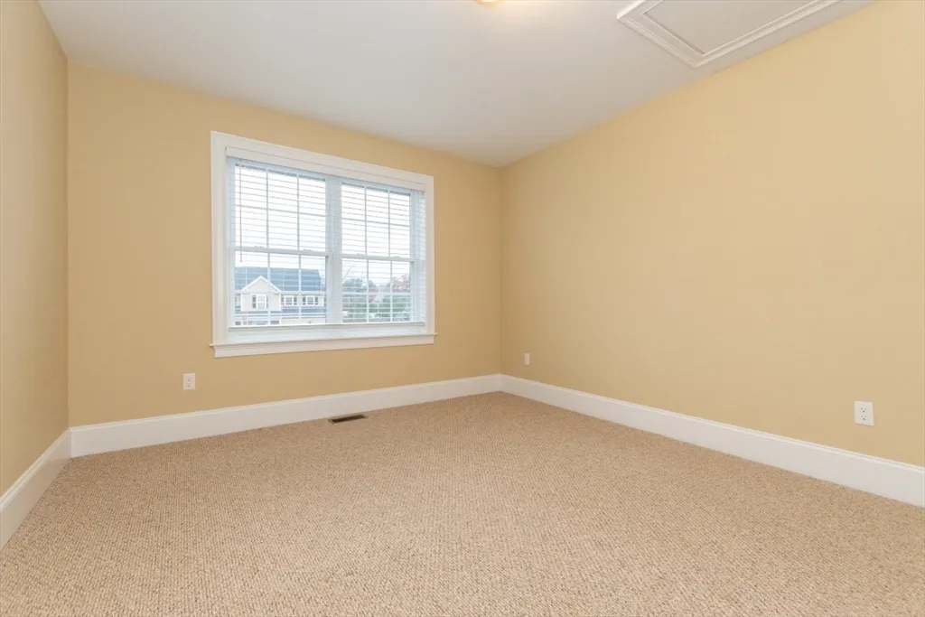 4 bed, 2 bath apartment for rent at 15 Hialeah Ln, Framingham — photo 39 of 42