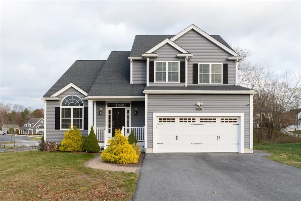 4 bed, 2 bath apartment for rent at 15 Hialeah Ln, Framingham — photo 1 of 42