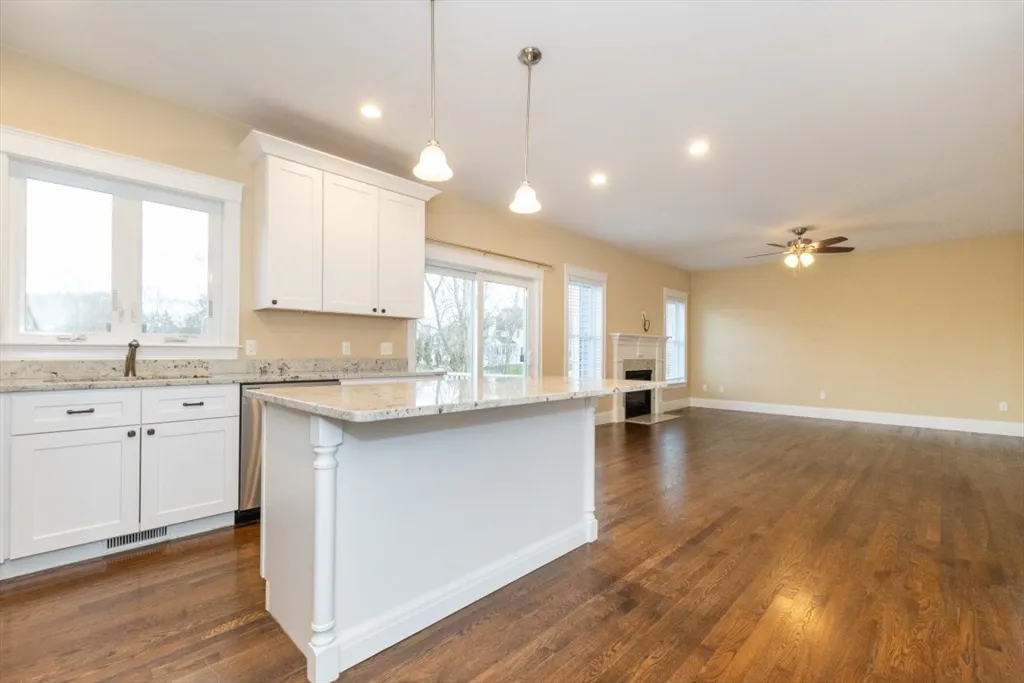 4 bed, 2 bath apartment for rent at 15 Hialeah Ln, Framingham — photo 17 of 42