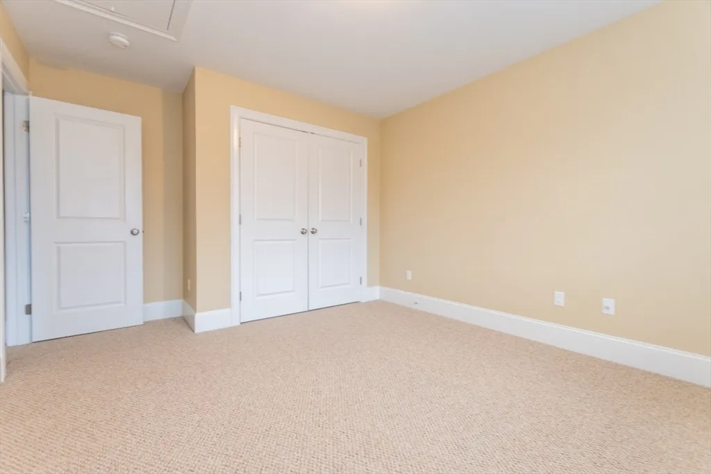 4 bed, 2 bath apartment for rent at 15 Hialeah Ln, Framingham — photo 40 of 42