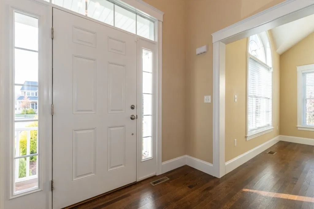 4 bed, 2 bath apartment for rent at 15 Hialeah Ln, Framingham — photo 6 of 42
