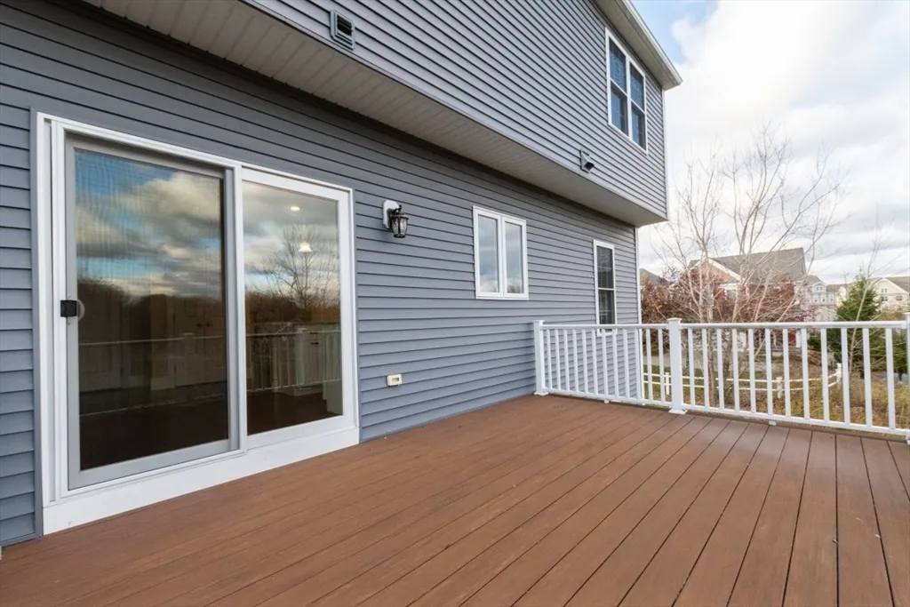 4 bed, 2 bath apartment for rent at 15 Hialeah Ln, Framingham — photo 25 of 42