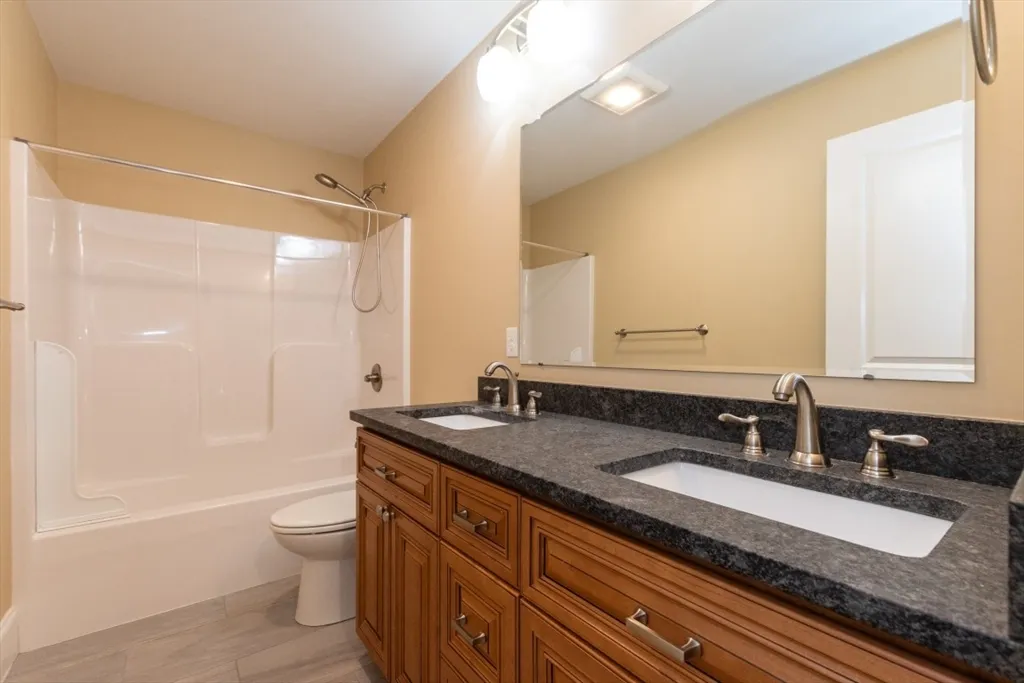4 bed, 2 bath apartment for rent at 15 Hialeah Ln, Framingham — photo 41 of 42