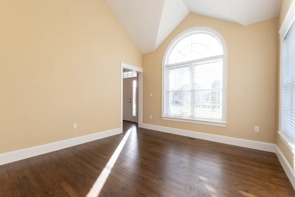 4 bed, 2 bath apartment for rent at 15 Hialeah Ln, Framingham — photo 11 of 42