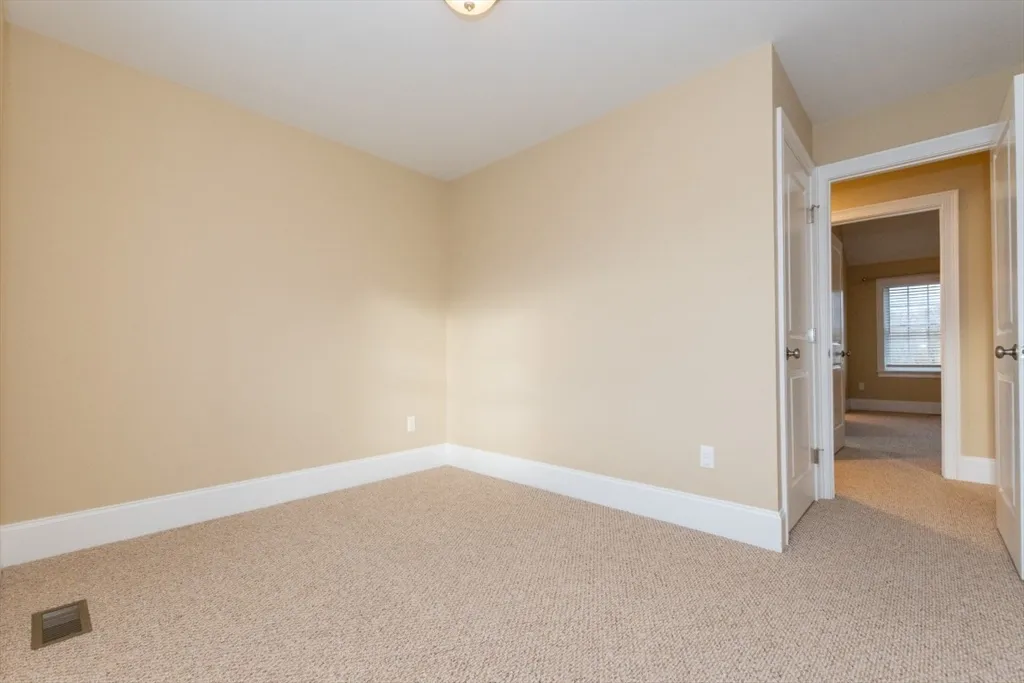4 bed, 2 bath apartment for rent at 15 Hialeah Ln, Framingham — photo 38 of 42