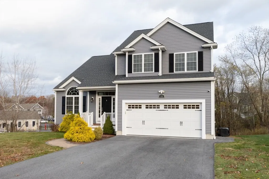 4 bed, 2 bath apartment for rent at 15 Hialeah Ln, Framingham — photo 2 of 42