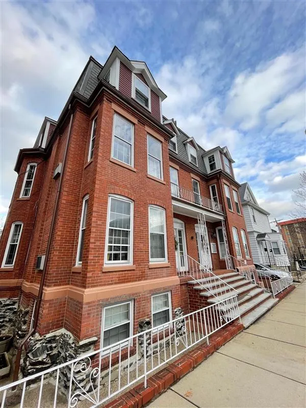 Studio bed, 1 bath apartment for rent at 15 Highland Ave Unit G3, Prospect Hill — photo 8 of 8
