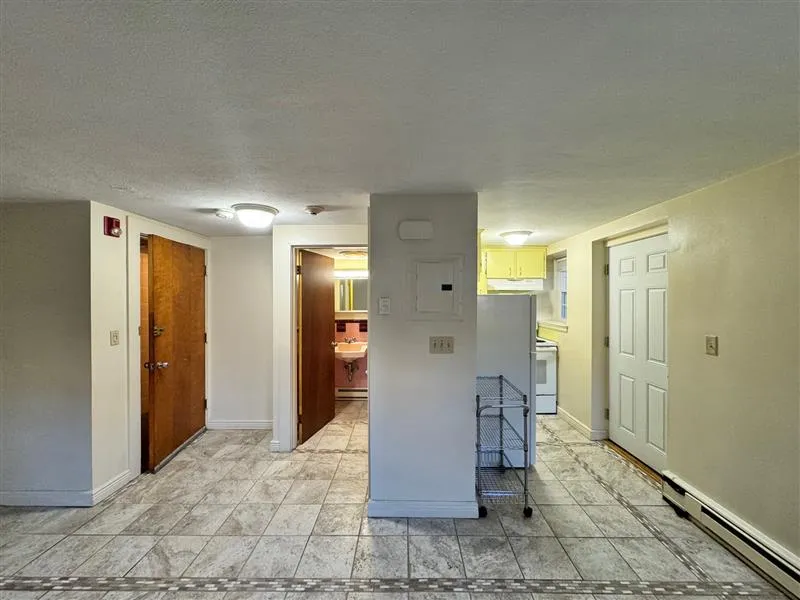 Studio bed, 1 bath apartment for rent at 15 Highland Ave Unit G3, Prospect Hill — photo 2 of 8