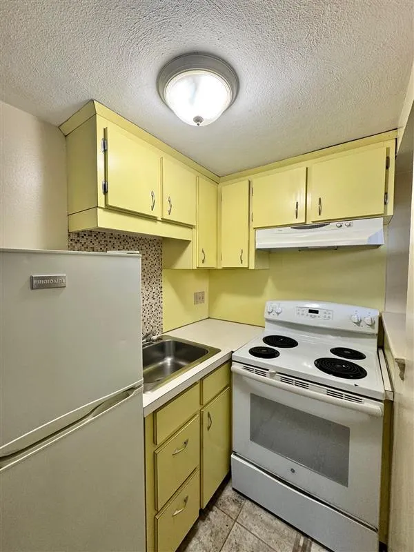 Studio bed, 1 bath apartment for rent at 15 Highland Ave Unit G3, Prospect Hill — photo 3 of 8