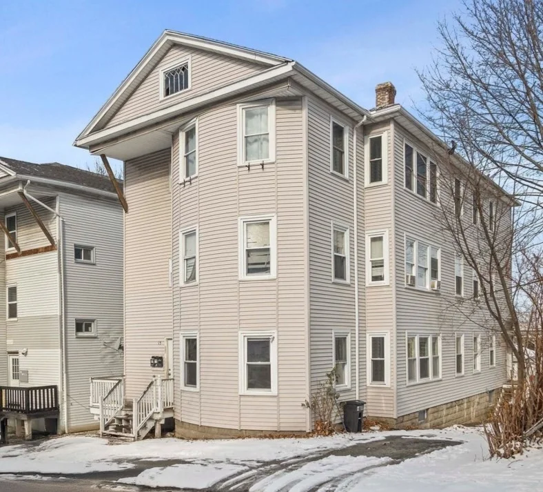3 bed, 1 bath apartment for rent at 15 Hillside St Unit 3, Worcester — photo 1 of 13