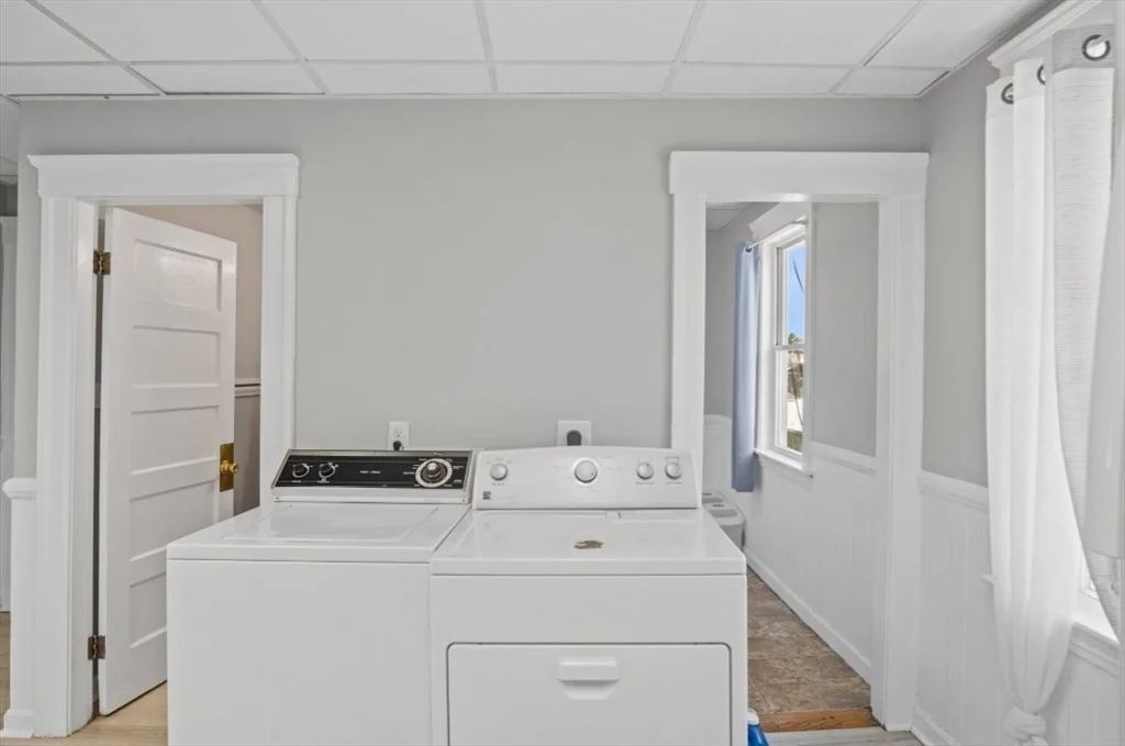 3 bed, 1 bath apartment for rent at 15 Hillside St Unit 3, Worcester — photo 8 of 13
