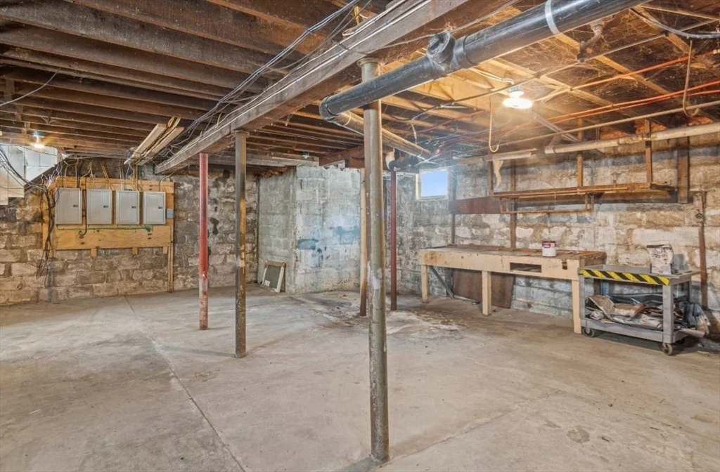3 bed, 1 bath apartment for rent at 15 Hillside St Unit 3, Worcester — photo 13 of 13