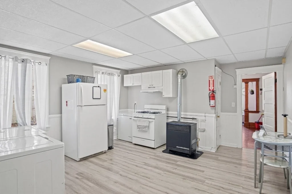 3 bed, 1 bath apartment for rent at 15 Hillside St Unit 3, Worcester — photo 9 of 13