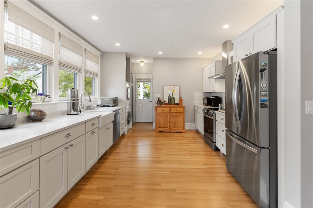 2 bed, 1 bath apartment for rent at 15 Hollis St Unit 2, North Cambridge — photo 3 of 25