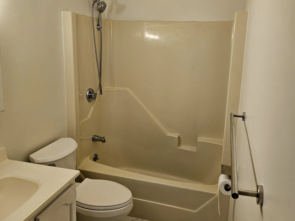 2 bed, 1 bath apartment for rent at 15 Houghton St Unit 7-A, Union Hill — photo 7 of 8