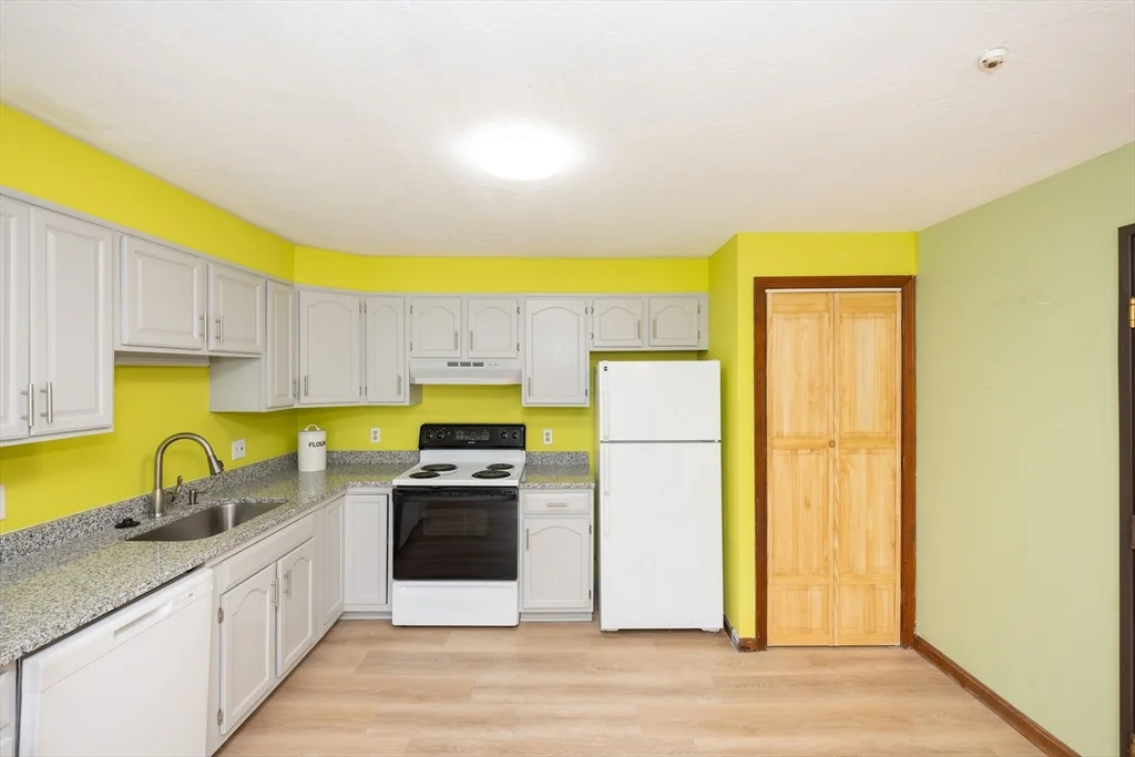 2 bed, 1 bath apartment for rent at 15 Houghton St Unit 9, Worcester — photo 3 of 18