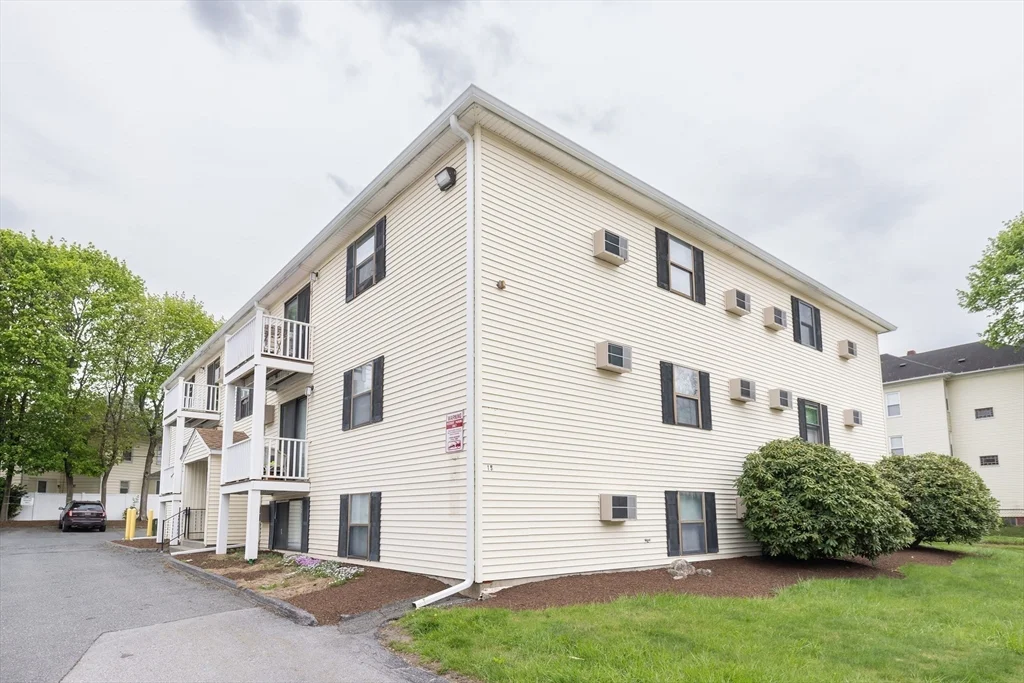 2 bed, 1 bath apartment for rent at 15 Houghton St Unit 9, Worcester — photo 17 of 18