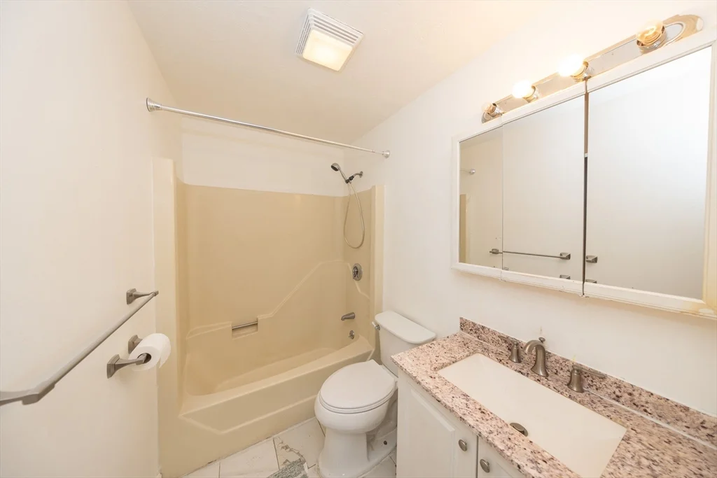 2 bed, 1 bath apartment for rent at 15 Houghton St Unit 9, Worcester — photo 8 of 18