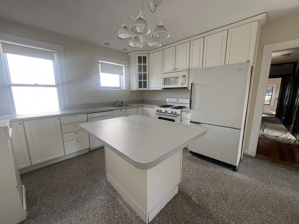 2 bed, 1 bath apartment for rent at 15 Hull St Unit 2, Belmont — photo 9 of 24