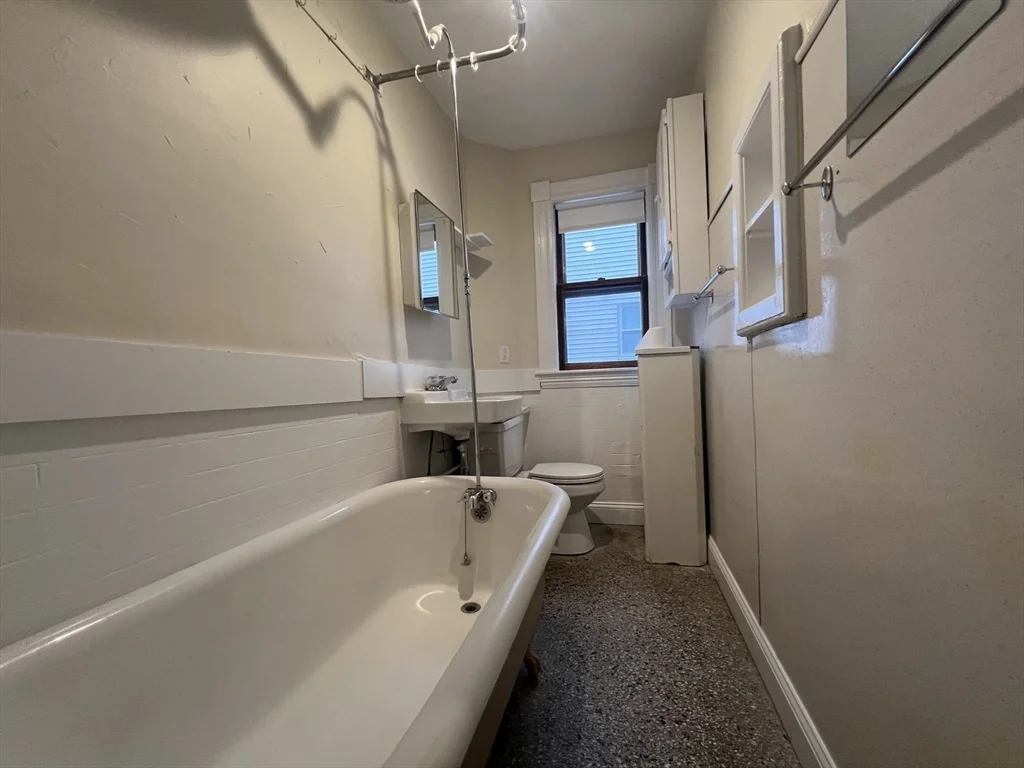 2 bed, 1 bath apartment for rent at 15 Hull St Unit 2, Belmont — photo 13 of 24