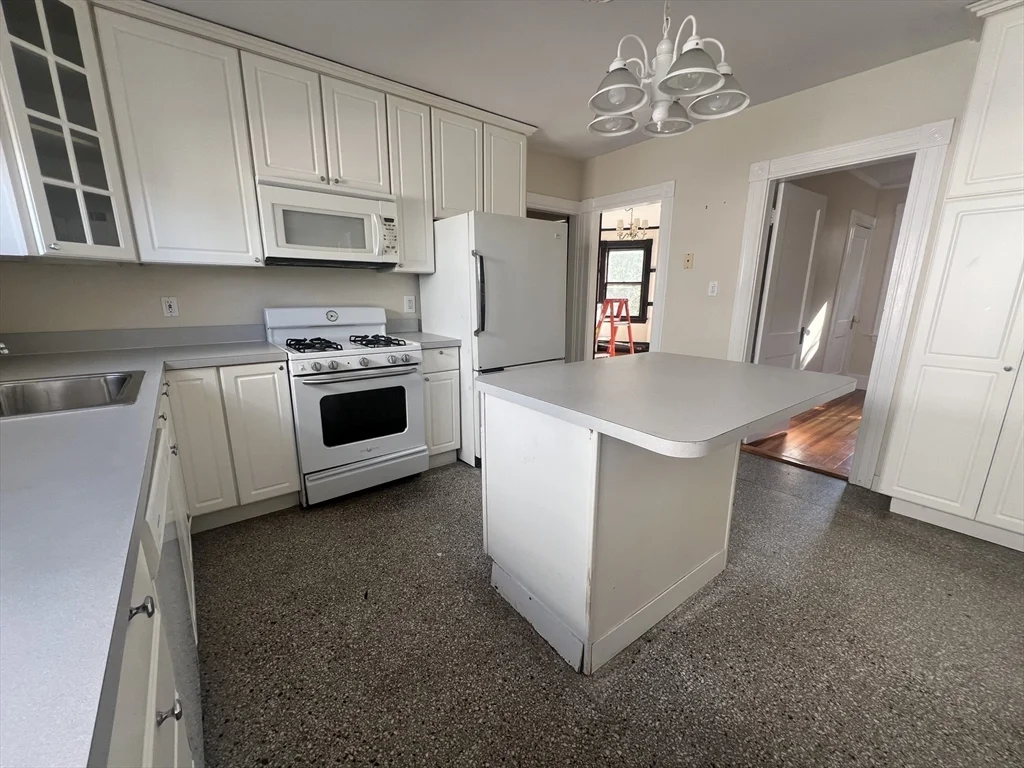 2 bed, 1 bath apartment for rent at 15 Hull St Unit 2, Belmont — photo 7 of 24