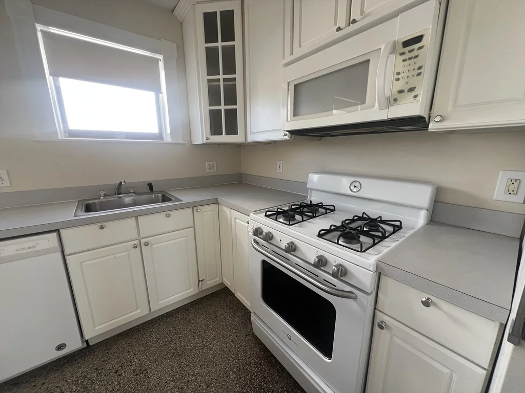 2 bed, 1 bath apartment for rent at 15 Hull St Unit 2, Belmont — photo 8 of 24