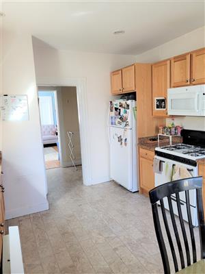 3 bed, 1 bath apartment for rent at 15 Irving St Unit 1, Tufts — photo 4 of 14
