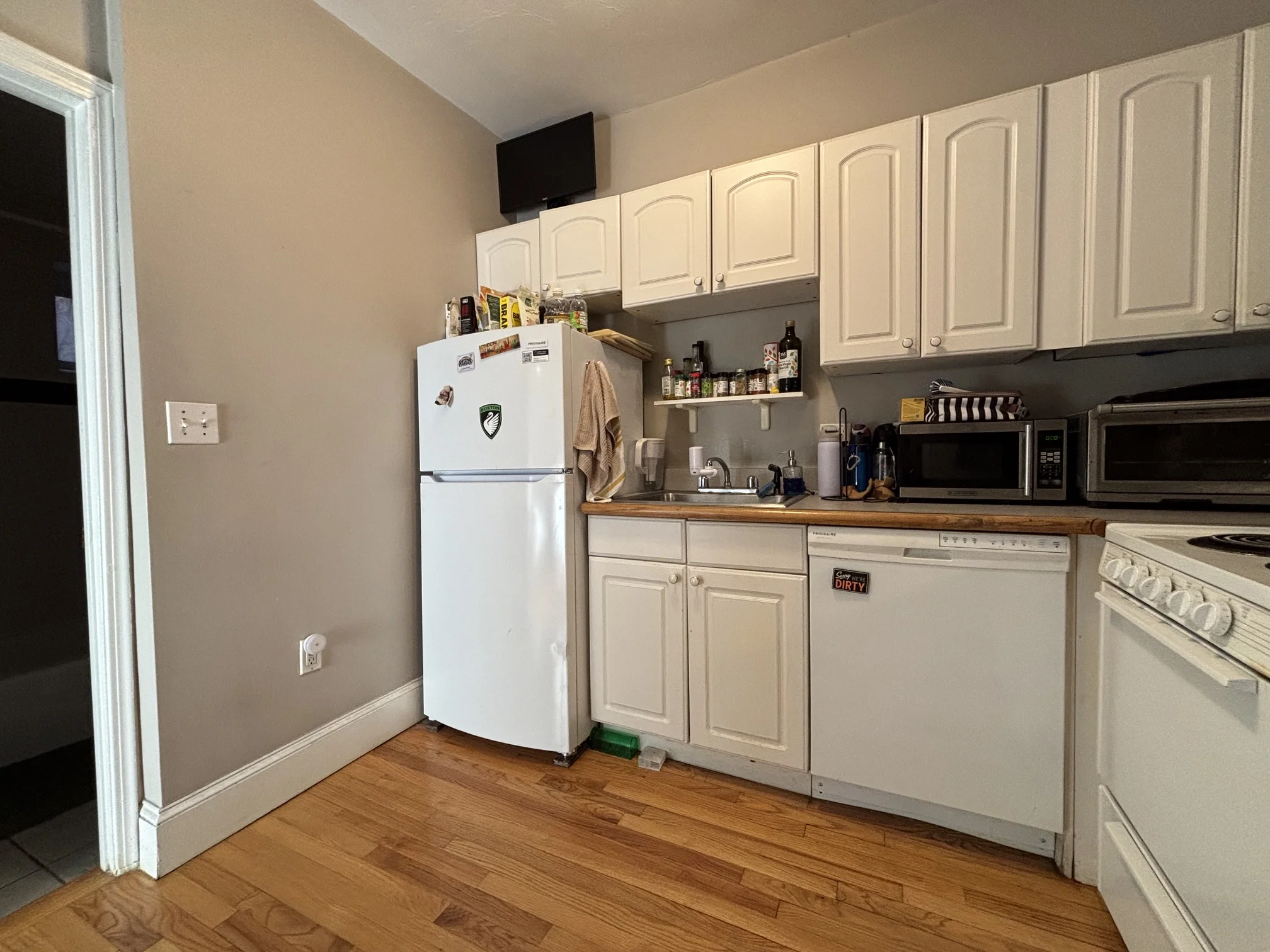 2 bed, 1 bath apartment for rent at 15 Irving St Unit 2, Beacon Hill — photo 5 of 11