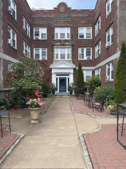 1 bed, 1 bath apartment for rent at 15 Ives Unit 6, Beverly — photo 1 of 13