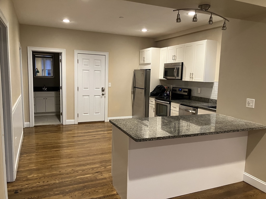 2 bed, 1 bath apartment for rent at 15 Johnson Ct Unit 1, Brockton — photo 2 of 9