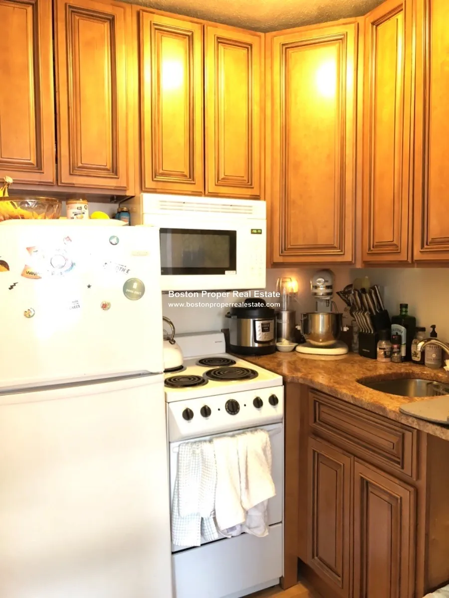 1 bed, 1 bath apartment for rent at 15 Joy St Unit 7, Beacon Hill — photo 3 of 8