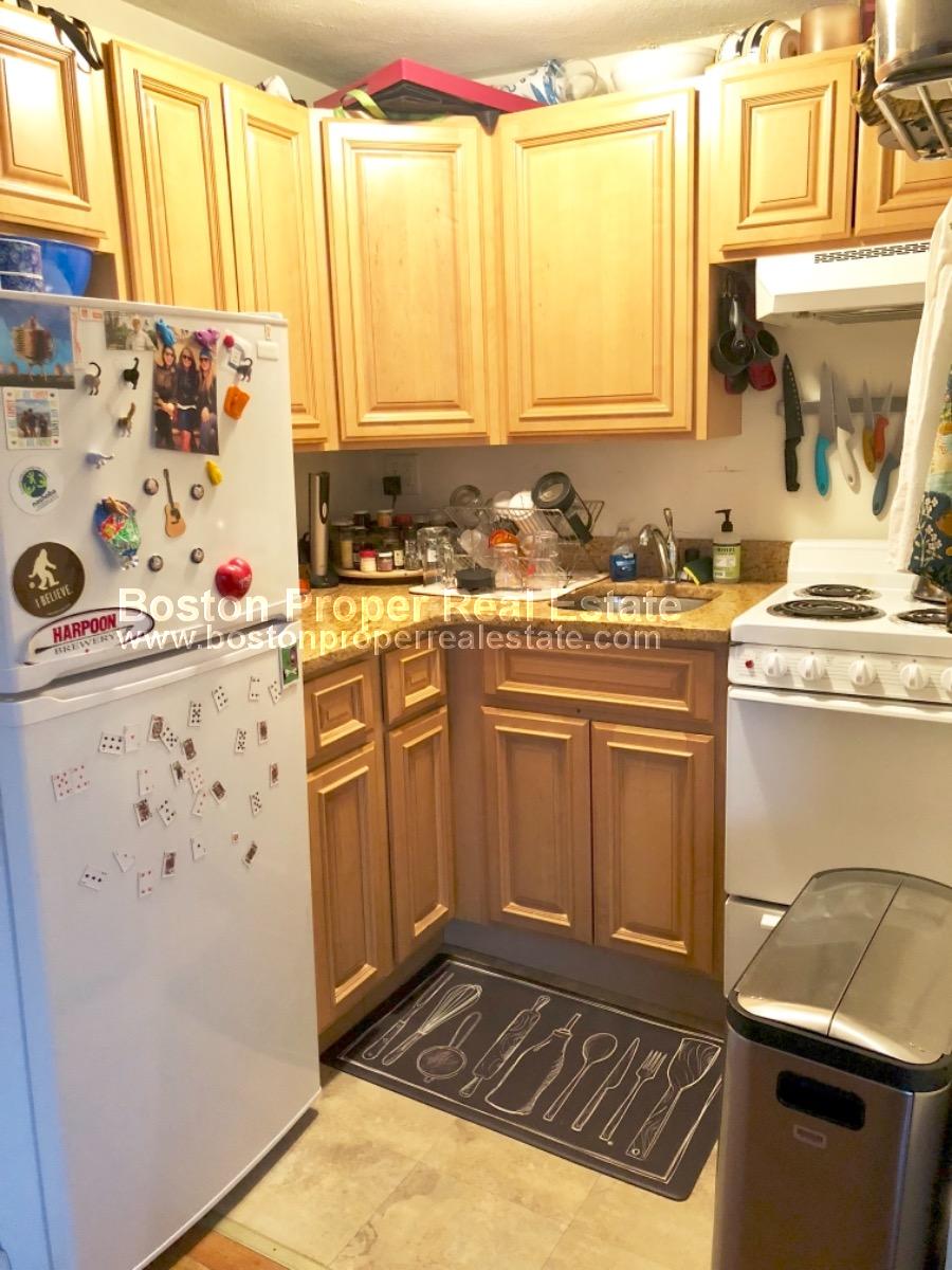 1 bed, 1 bath apartment for rent at 15 Joy St Unit 8, Beacon Hill — photo 4 of 6