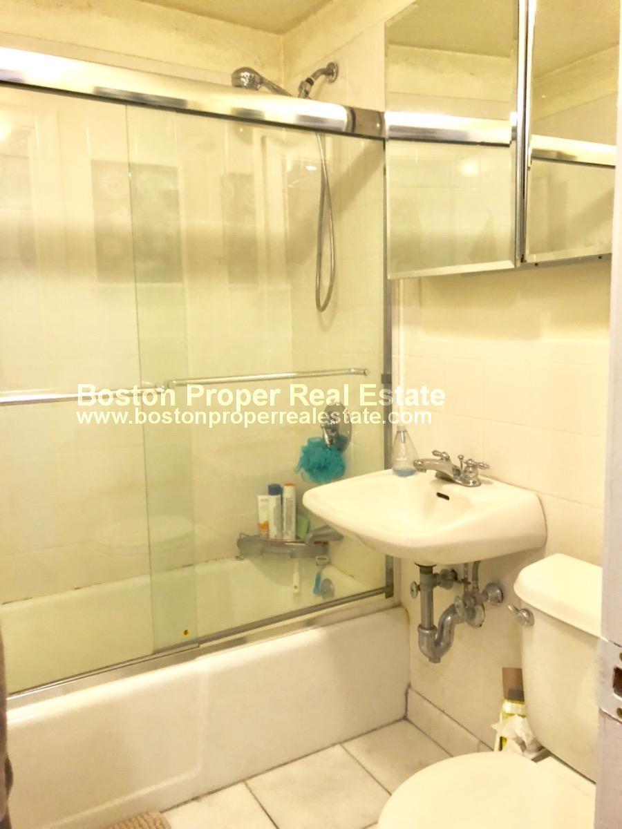 1 bed, 1 bath apartment for rent at 15 Joy St Unit 8, Beacon Hill — photo 3 of 6