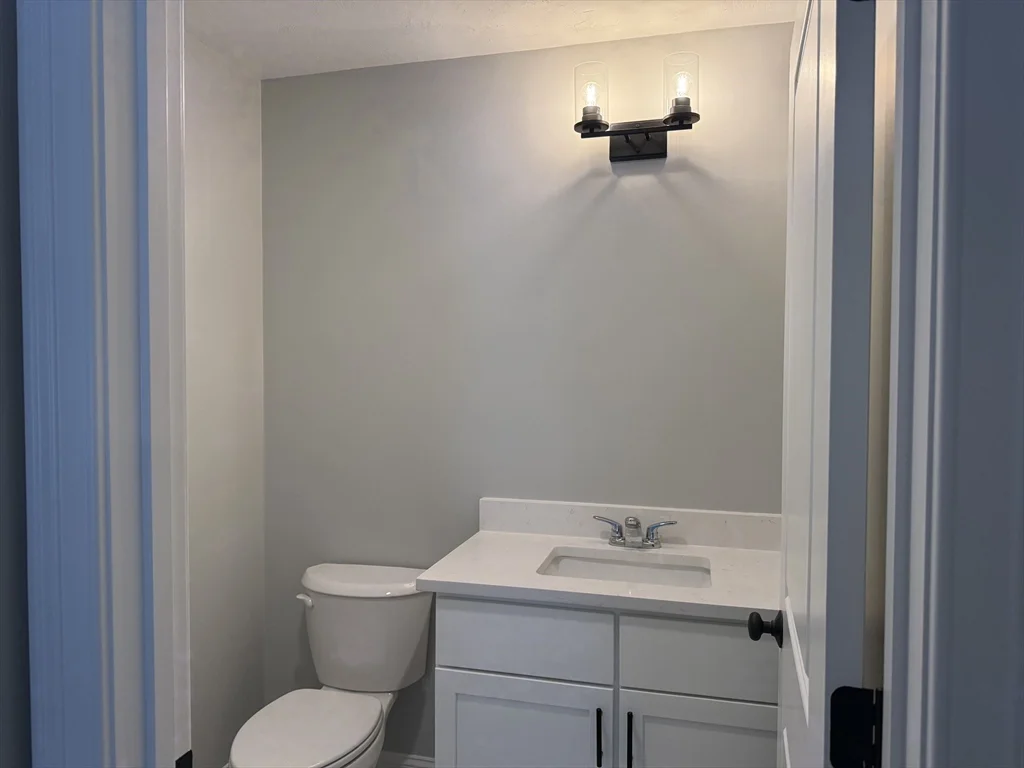4 bed, 2 bath apartment for rent at 15 Kashmir's Way Unit 15, Middleboro — photo 17 of 30