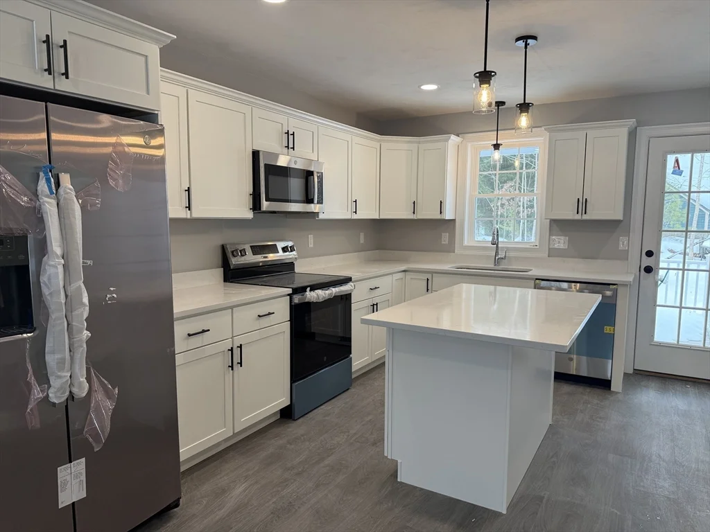 4 bed, 2 bath apartment for rent at 15 Kashmir's Way Unit 15, Middleboro — photo 9 of 30