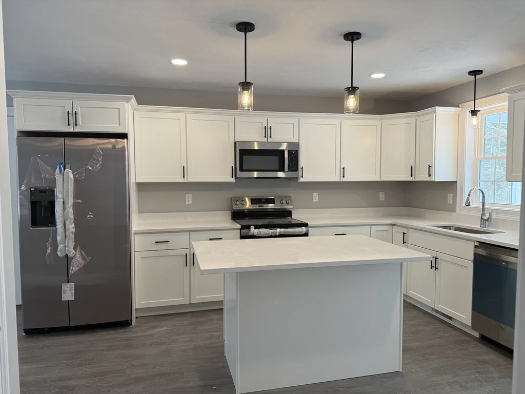 4 bed, 2 bath apartment for rent at 15 Kashmir's Way Unit 15, Middleboro — photo 10 of 30