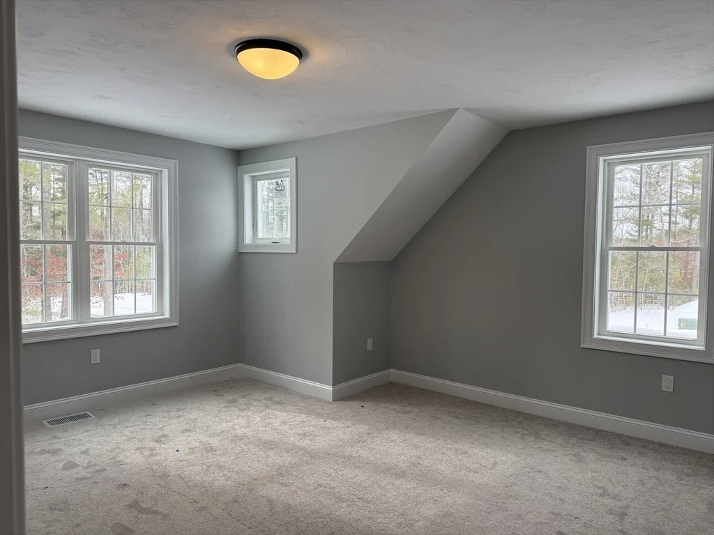 4 bed, 2 bath apartment for rent at 15 Kashmir's Way Unit 15, Middleboro — photo 23 of 30