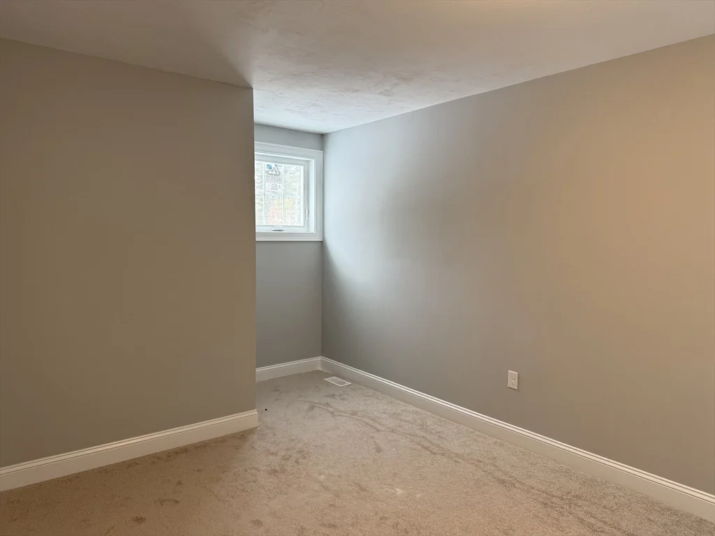 4 bed, 2 bath apartment for rent at 15 Kashmir's Way Unit 15, Middleboro — photo 18 of 30