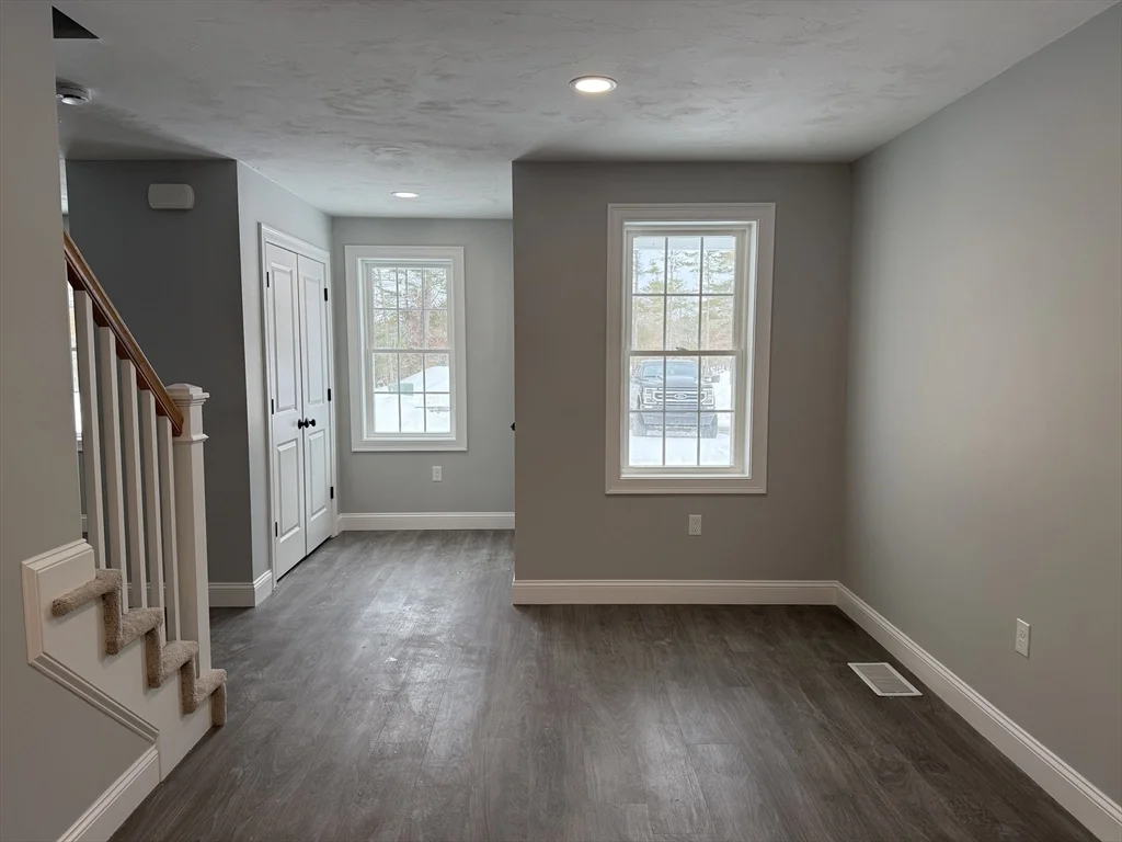 4 bed, 2 bath apartment for rent at 15 Kashmir's Way Unit 15, Middleboro — photo 2 of 30