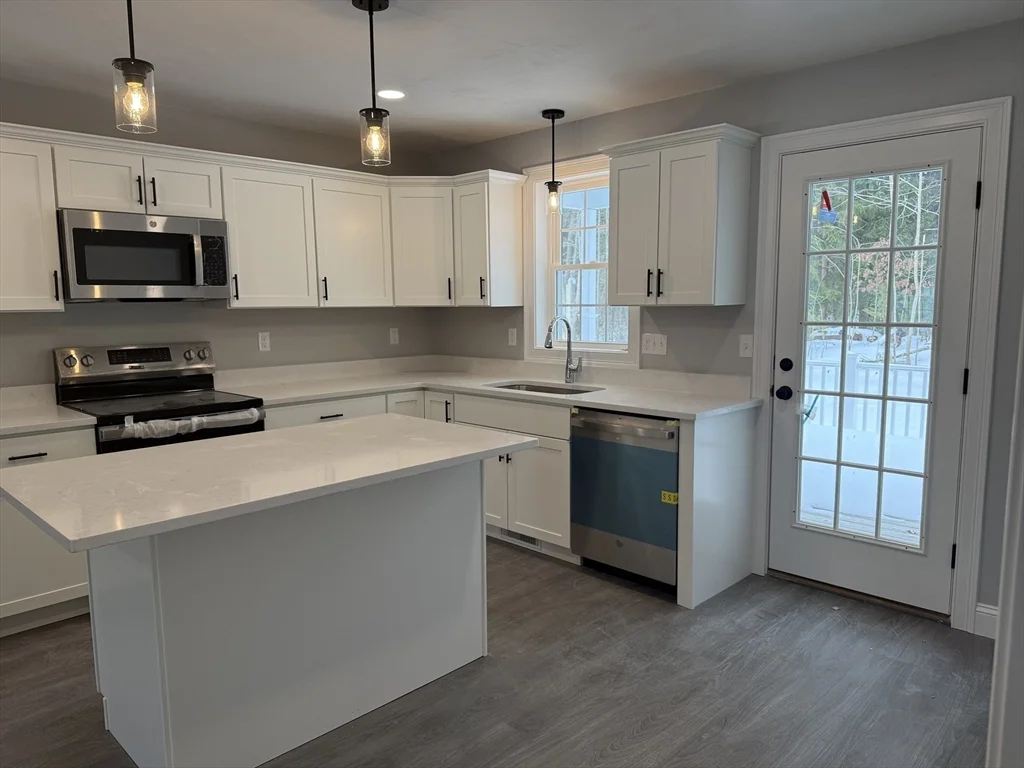 4 bed, 2 bath apartment for rent at 15 Kashmir's Way Unit 15, Middleboro — photo 11 of 30